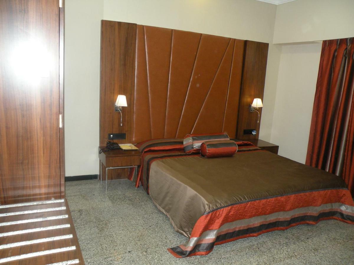 Hotel Nasiklub Exterior foto